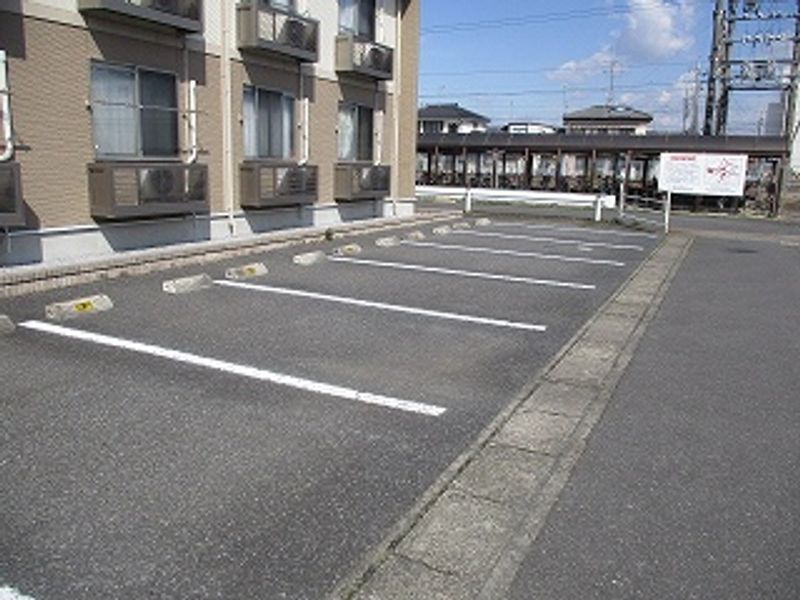 レオネクストＥｖｅｒＰｅａｃｅ 駐車場