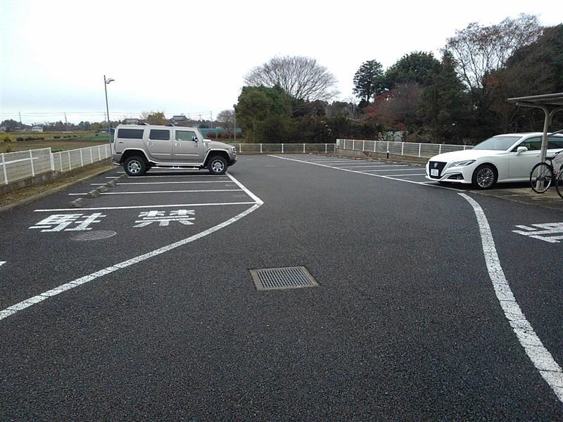 レオパレススマイル 駐車場