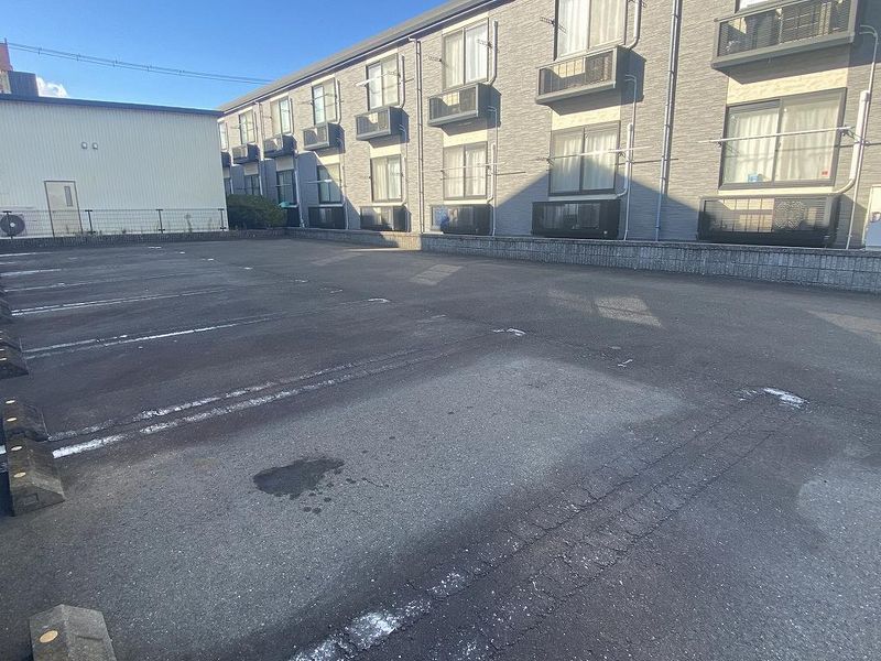 レオパレスアスカ 駐車場