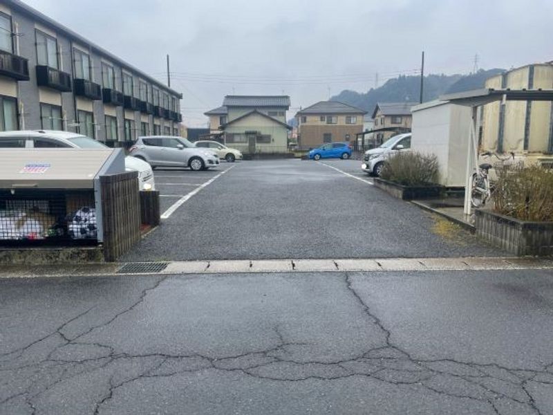 レオパレスレリーフ　一宮 駐車場