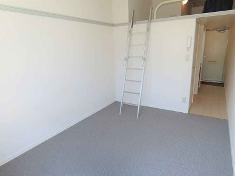 レオパレスドミールⅡ 居間