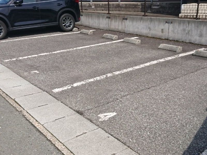 レオパレス２０００ 駐車場