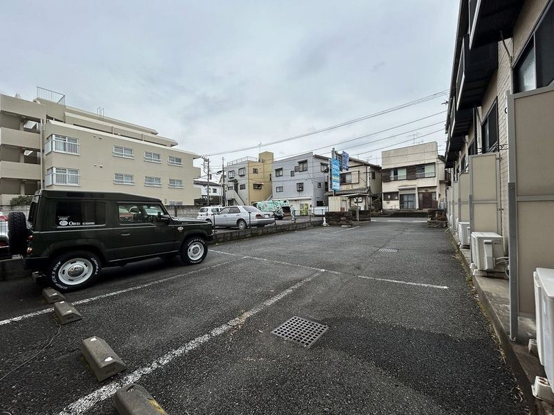 レオパレスプルミエール 駐車場