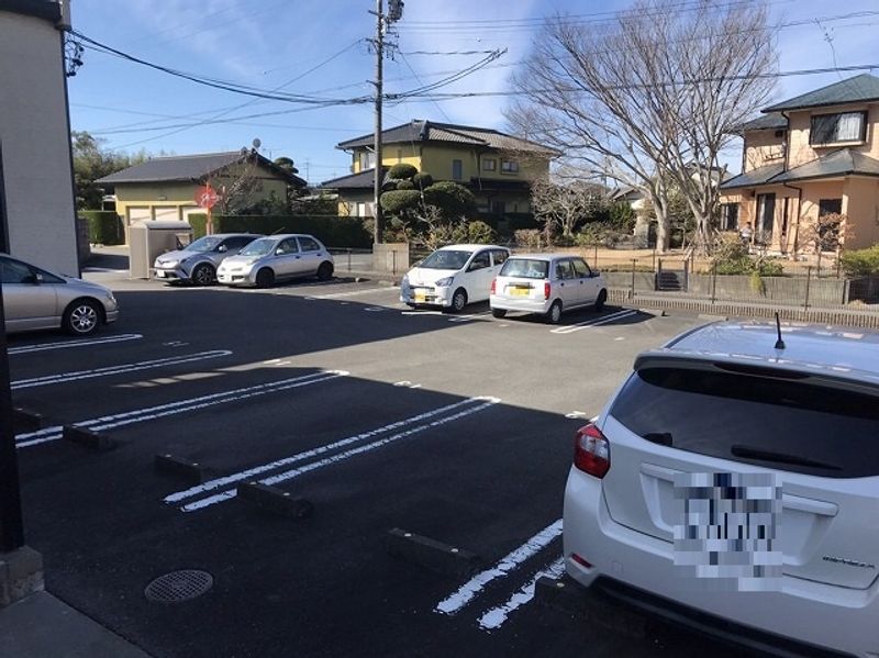 レオパレスなえしろ 駐車場