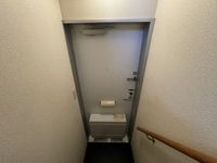 レオパレスアゼリア 玄関