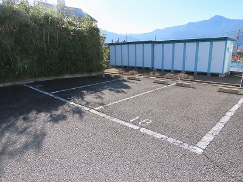 レオパレスＰＬＡＮＥＴ 駐車場