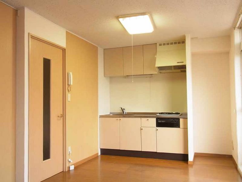 レオパレスセリティー湘南 居間