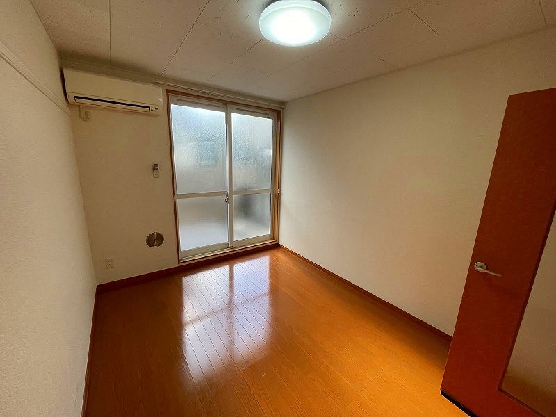 レオパレスハピネス光が丘 居間