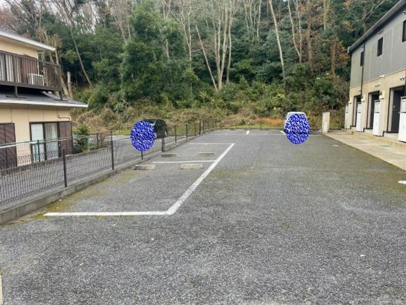 レオパレスグランロシェ 駐車場