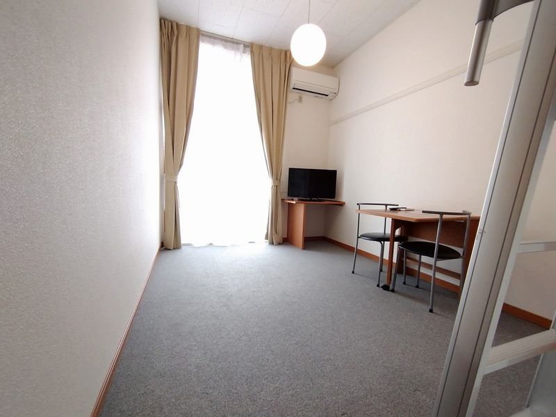 レオパレスヒューゲル参番館 居間