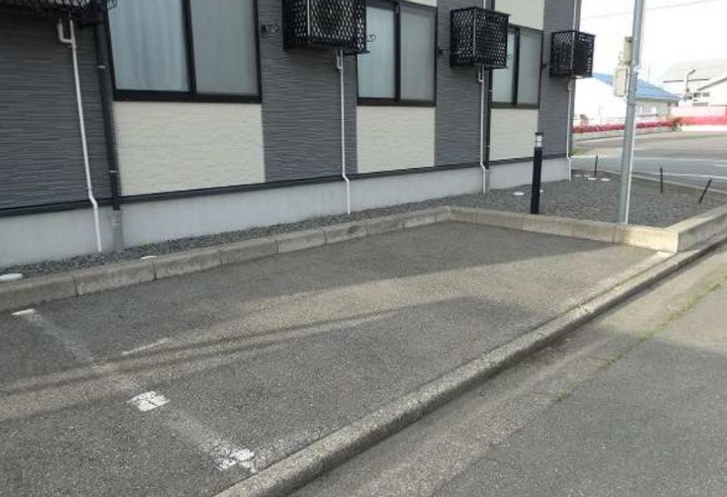 レオパレスグレース 駐車場
