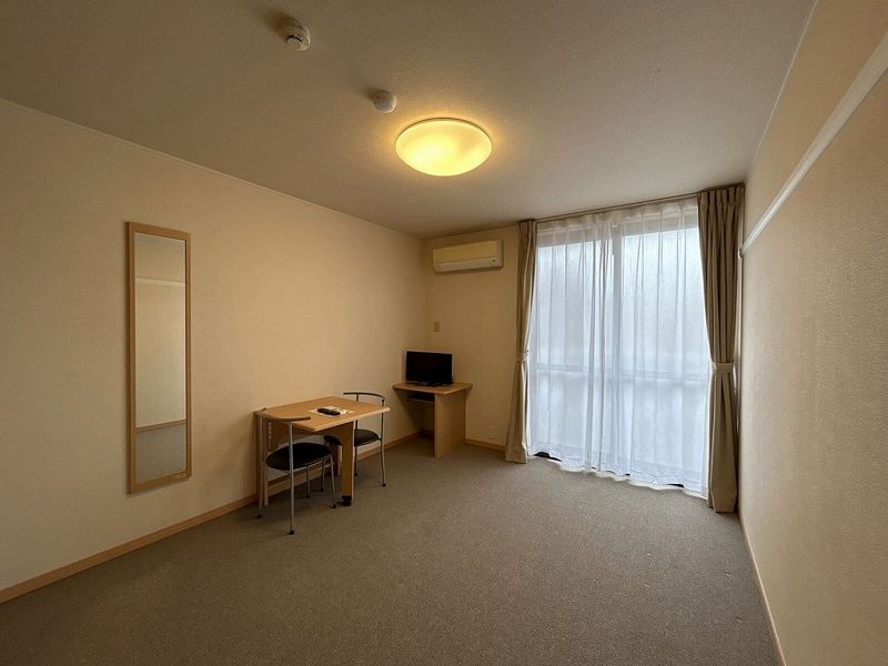 レオパレスグリーンパイン松本 居間
