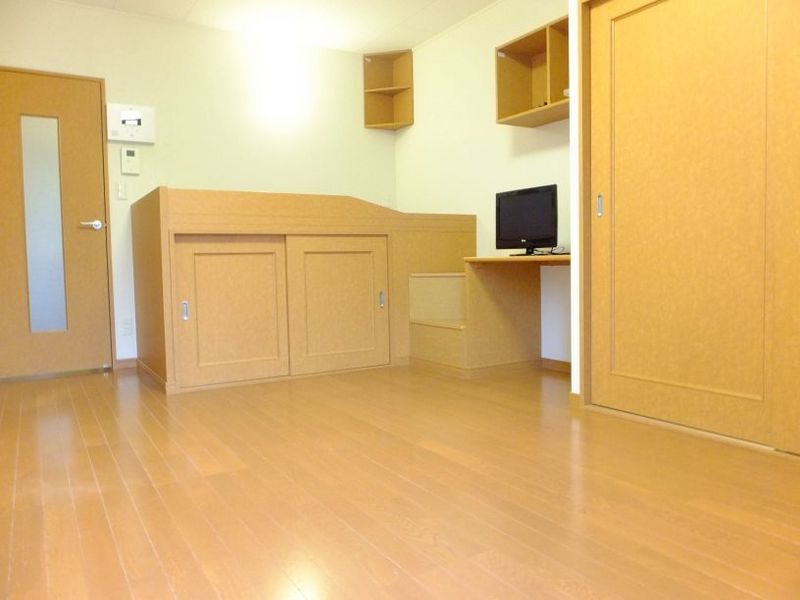 レオパレス秋月 居間