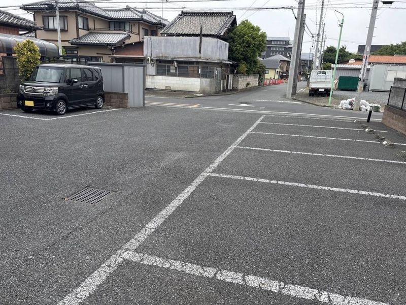 レオパレスウタガワ 駐車場