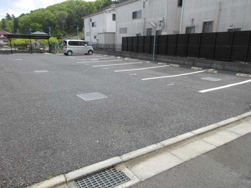 レオネクストサンシャイン狭山下 駐車場