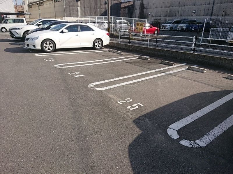 レオネクストラシュレ　博多Ⅰ 駐車場