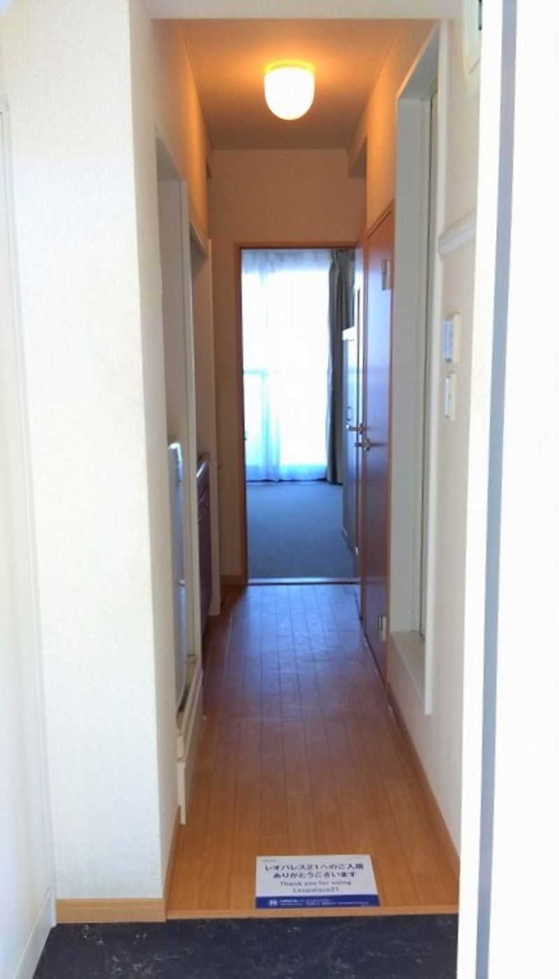 レオパレスめぐみ 玄関