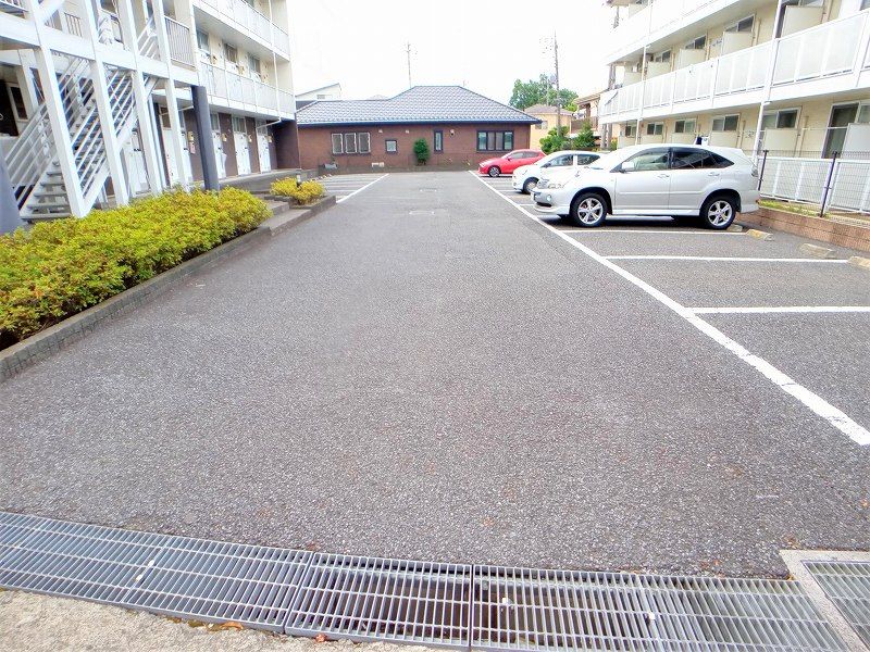 レオパレスＳｍｉｌｅ　Ｓ 駐車場
