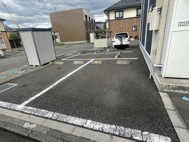レオネクストミレニアム　Ｔ 駐車場