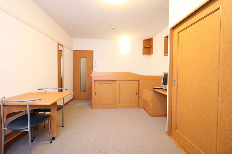 レオパレスメープルラック 居間