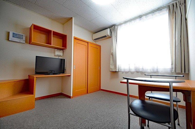 レオパレスサンウィナー 居間