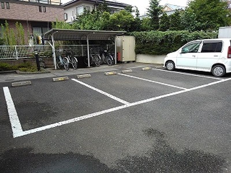 レオパレスウッドベル　Ⅱ 駐車場
