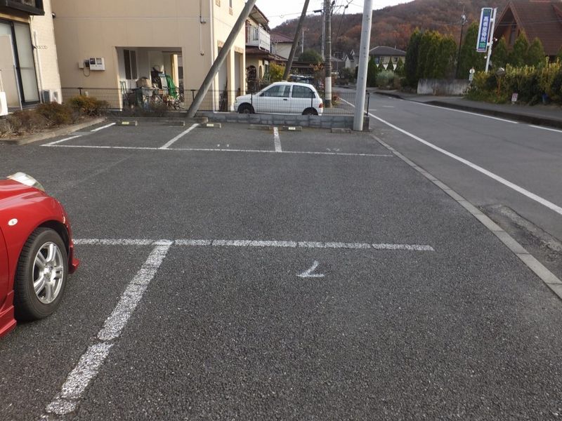 レオパレスＥａｓｅ　ｍｏｒｅ 駐車場