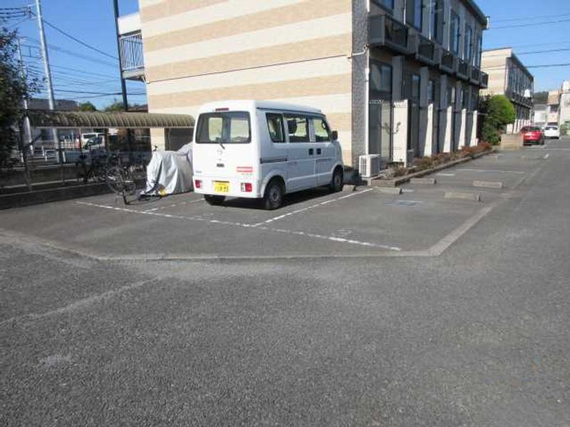 レオパレスコートアベⅤ 駐車場