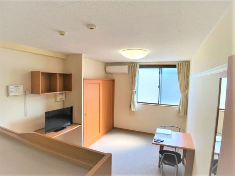 レオパレス和 居間