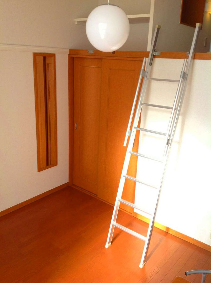 レオパレスモモナ 収納