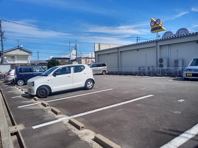 レオパレスうさか 駐車場