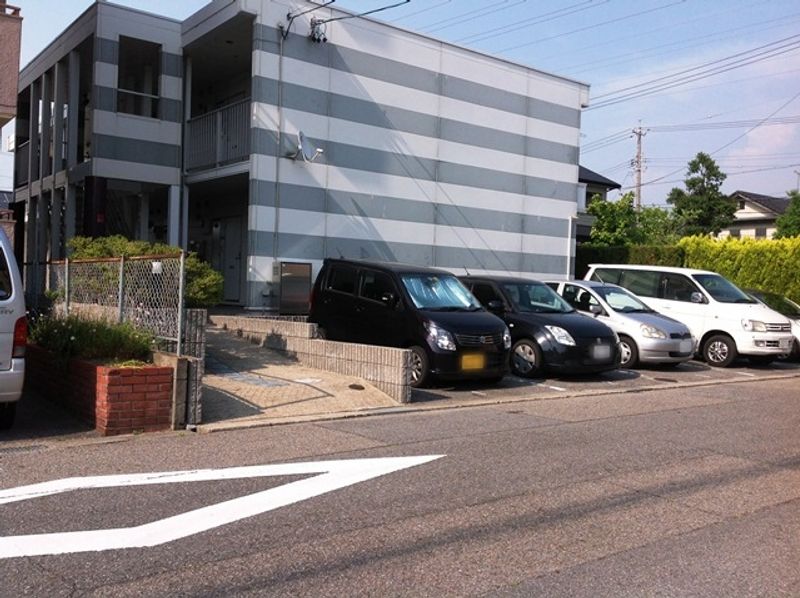 レオパレス江口 駐車場