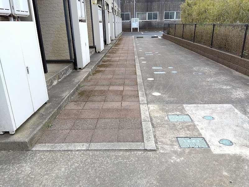 レオパレス健和 エントランス