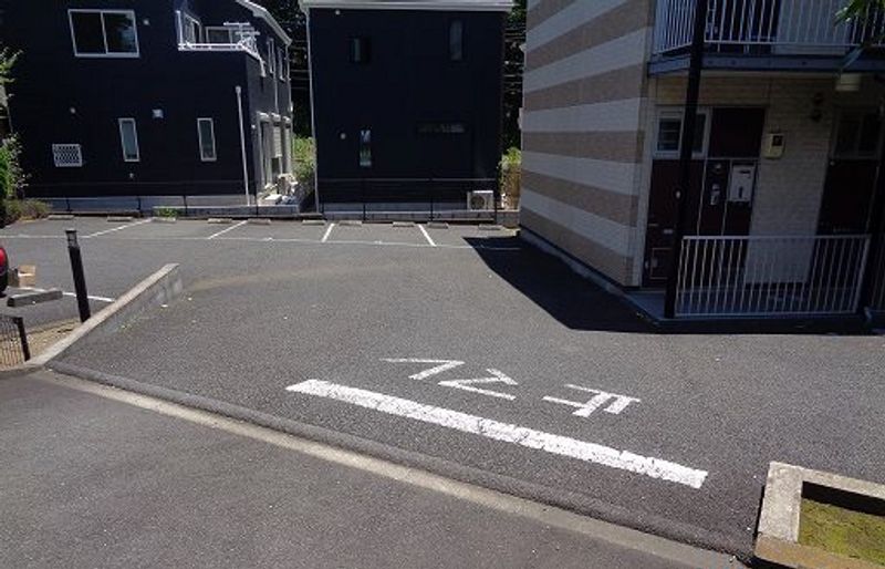 レオパレスラッキーハイムＦ 駐車場