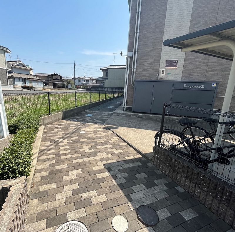 レオパレスフリージア山手 エントランス