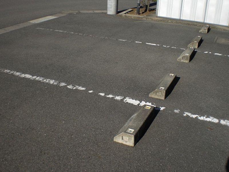 レオパレスコスモス 駐車場