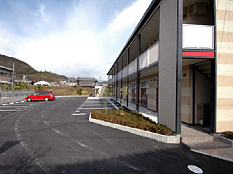 レオパレスカラマス 玄関
