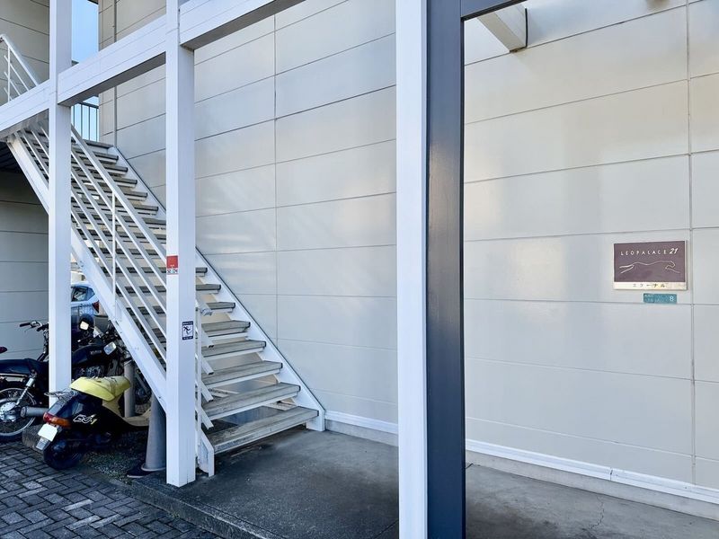 レオパレスエターナル エントランス