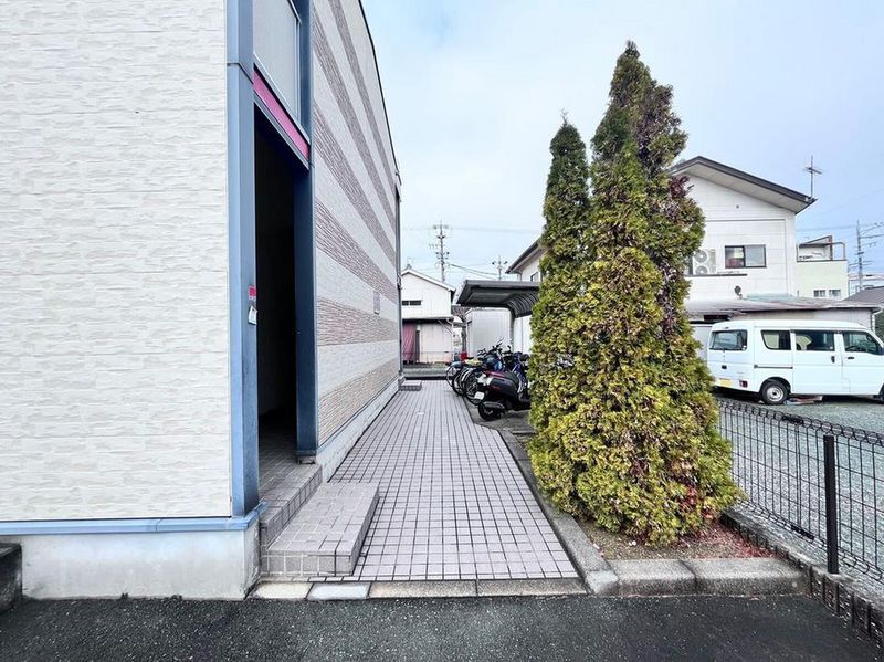 レオパレス老松町 エントランス