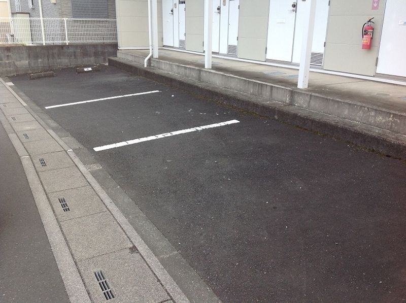 レオパレス武蔵藤沢 駐車場