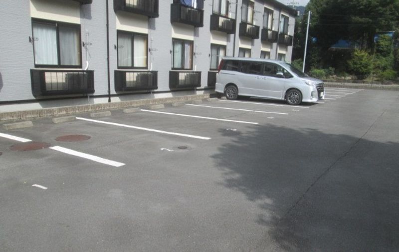 レオパレス萩 駐車場