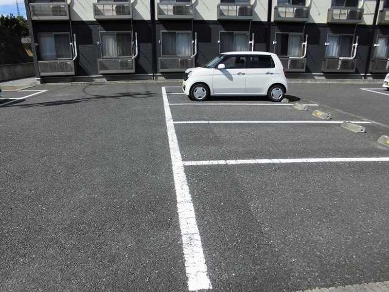 レオネクスト榎戸Ⅱ 駐車場