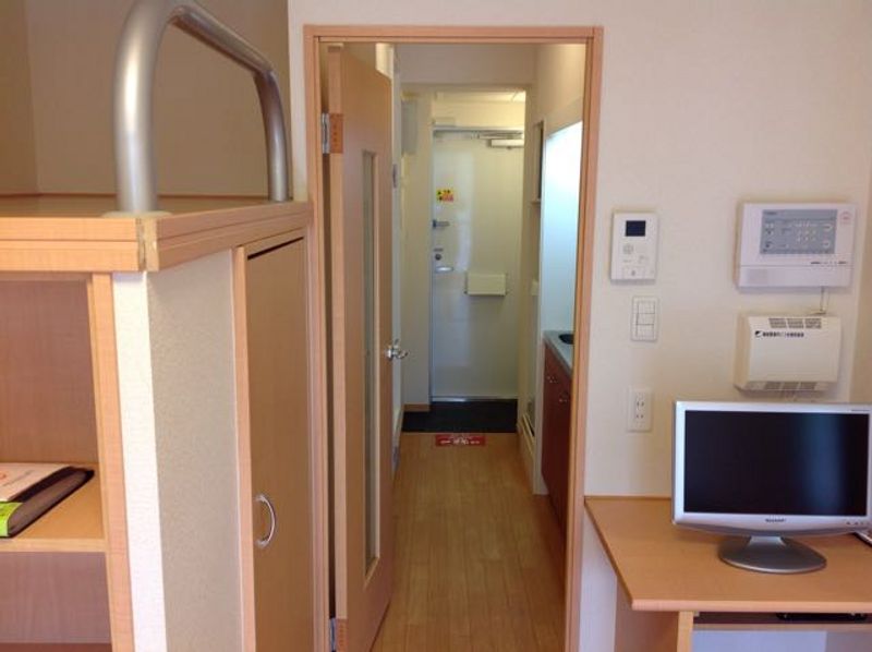 レオパレスメイプル小山 玄関