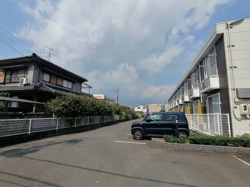 レオパレスハピネス 駐車場