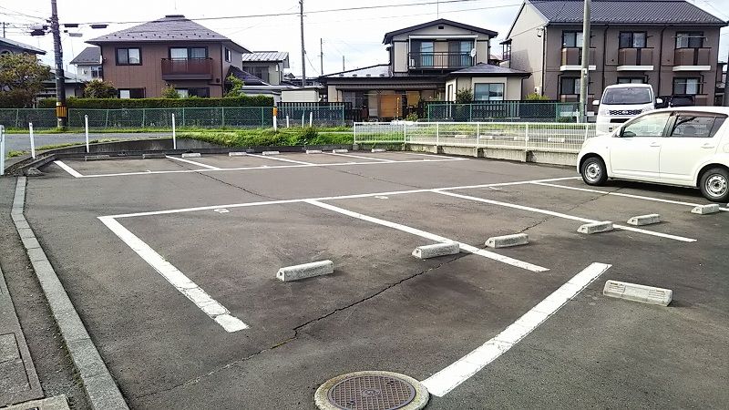 レオパレス風道２ 駐車場