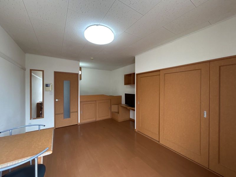 レオパレス柏屋 居間