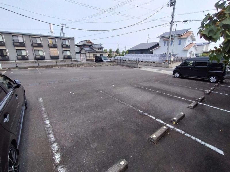 レオネクストグランドゥールパル 駐車場