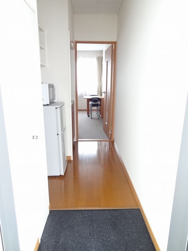 レオパレスｐｉｎｅ　ｃｒｅｓｔ 玄関