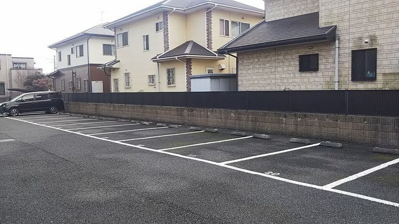 レオパレスマルトウェーブ 駐車場