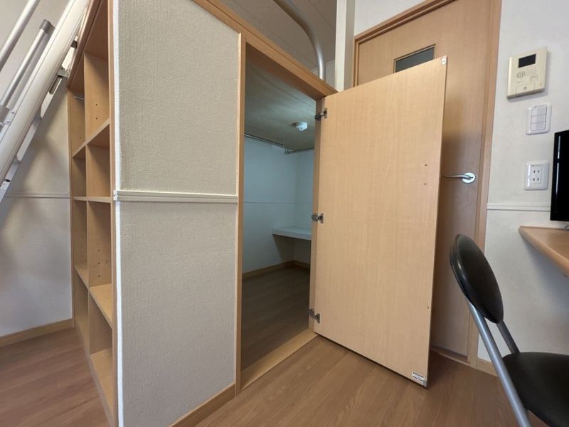 レオパレスルミエール西台 収納